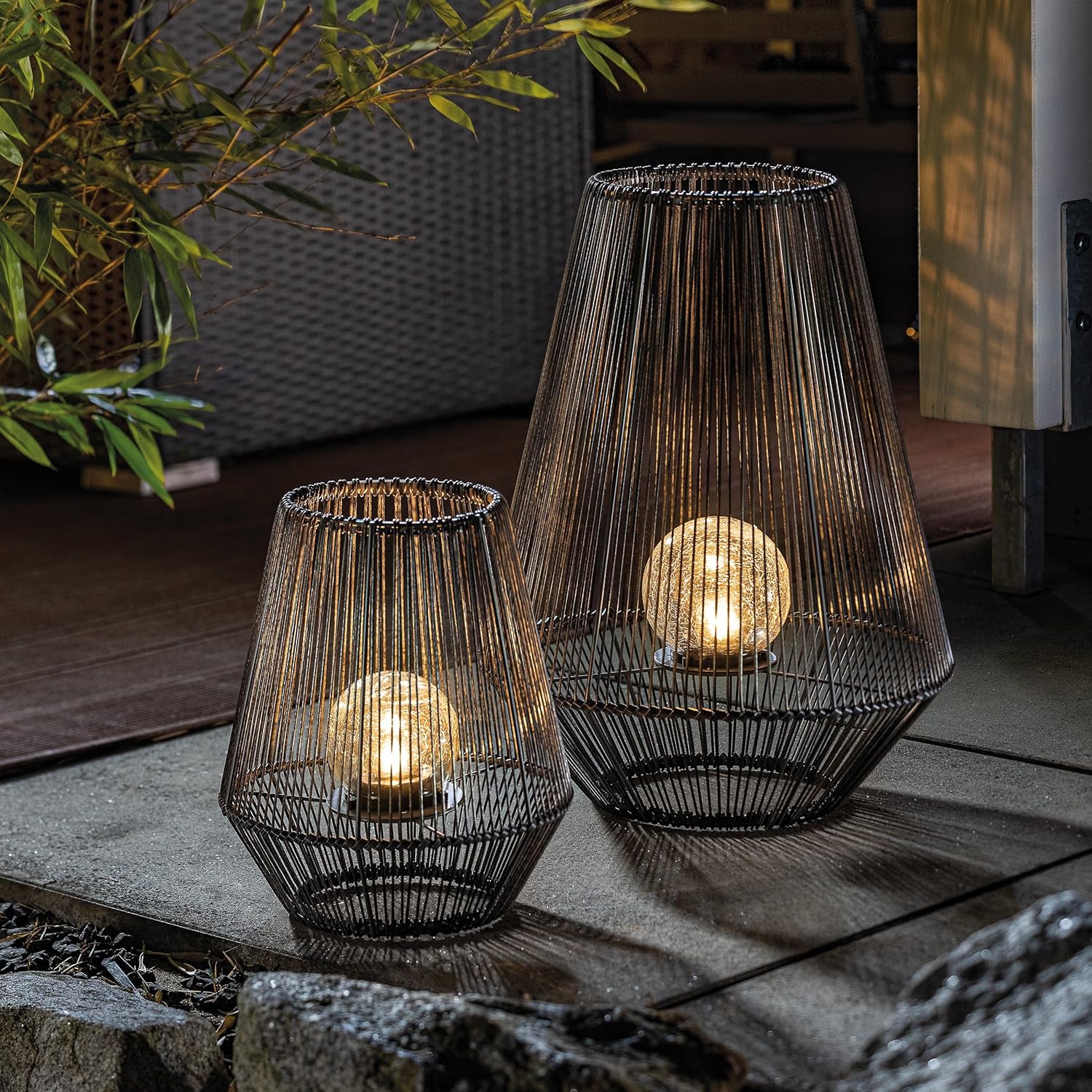 Esotec 2er Set Solar Windlichter Ilona, Crackle Ball Bruchglas Leuchtkugel, Dekoleuchte, Polyrattan Solarlampen, Metall, IP44, wetterfest, aussen, schwarz, 102209 — Ansicht 2