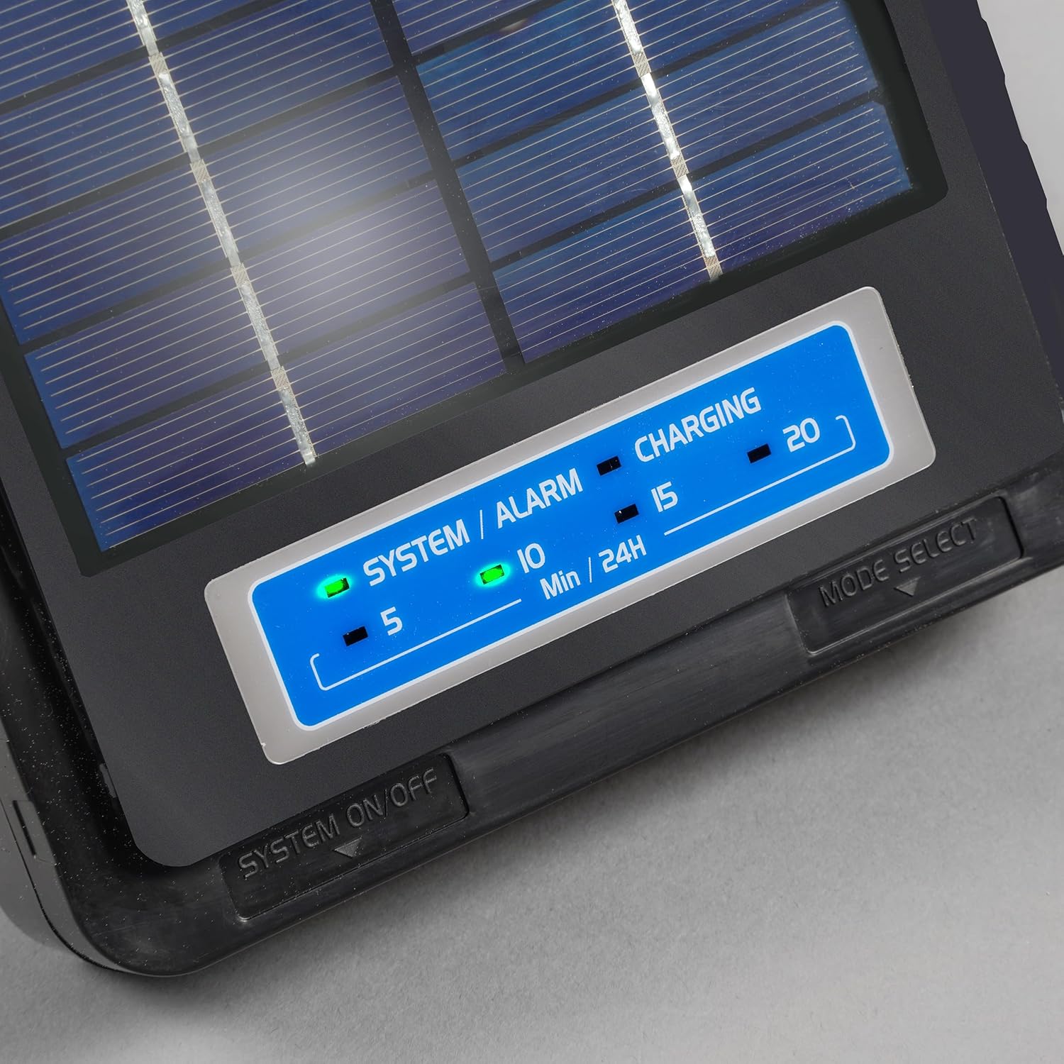 Esotec kompaktes Solar Bewässerungssystem Waterdrops 20 – Automatischer Bewässerungscomputer, 20 Wassertropfer, Timer, energieeffiziente Tropfbewässerung für Garten Balkon Beete & Pflanzgefäße 101129 — Ansicht 2