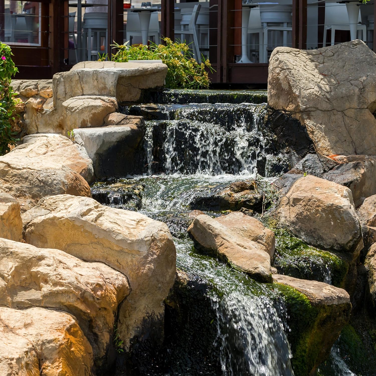Esotec Solar Bachlaufset Waterfall 100 5000 Pro, Komplettset, Bachlaufpumpe 5000l/h, Solarmodule 100Wp, Erdspieß, Teichpumpe Gartenteich, Solarbrunnen draussen, Wasserspiel, 2,5m, 101970 — Ansicht 5