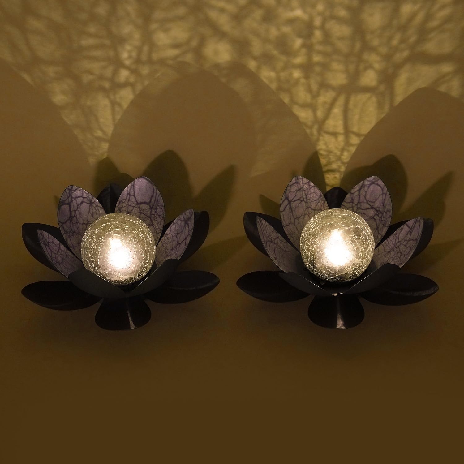 Esotec Solar Dekoleuchte Lotusblüte, 2er Set, Echtglas Crackle Bruchglas, Solarkugel, Solarleuchte, Gartenliebhaber Geschenk, Gartenkugel, 2700K warmweiß, Metallblätter, IP44, außen, outdoor, 102087 — Ansicht 3