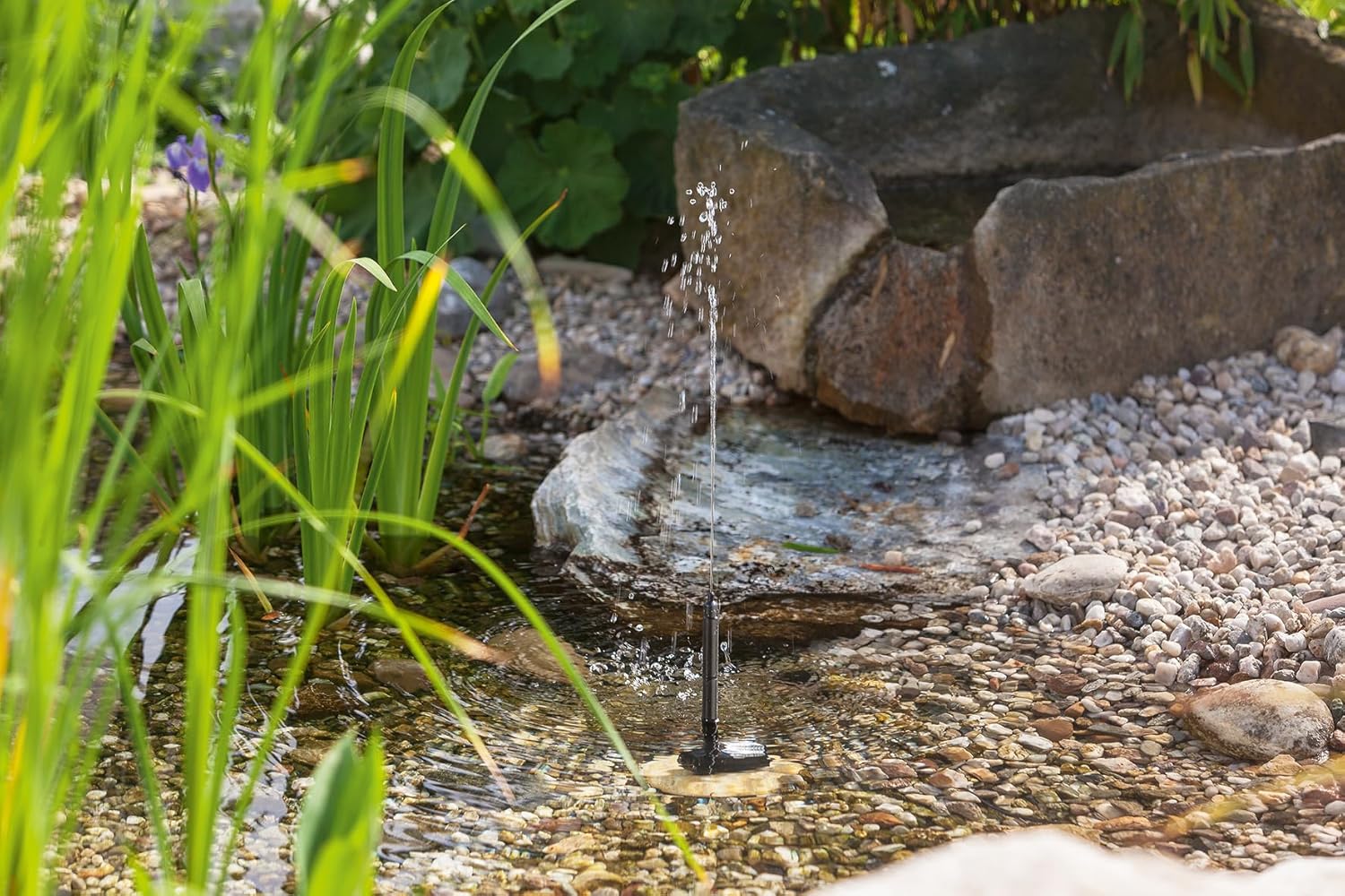 esotec Solar Teichpumpe 170 l/h mit 2W Solarmodul – Solarbrunnen für Gartenteich & Wasserspiel – Direktbetrieb, 4 Fontänenaufsätze 101010 — Ansicht 2