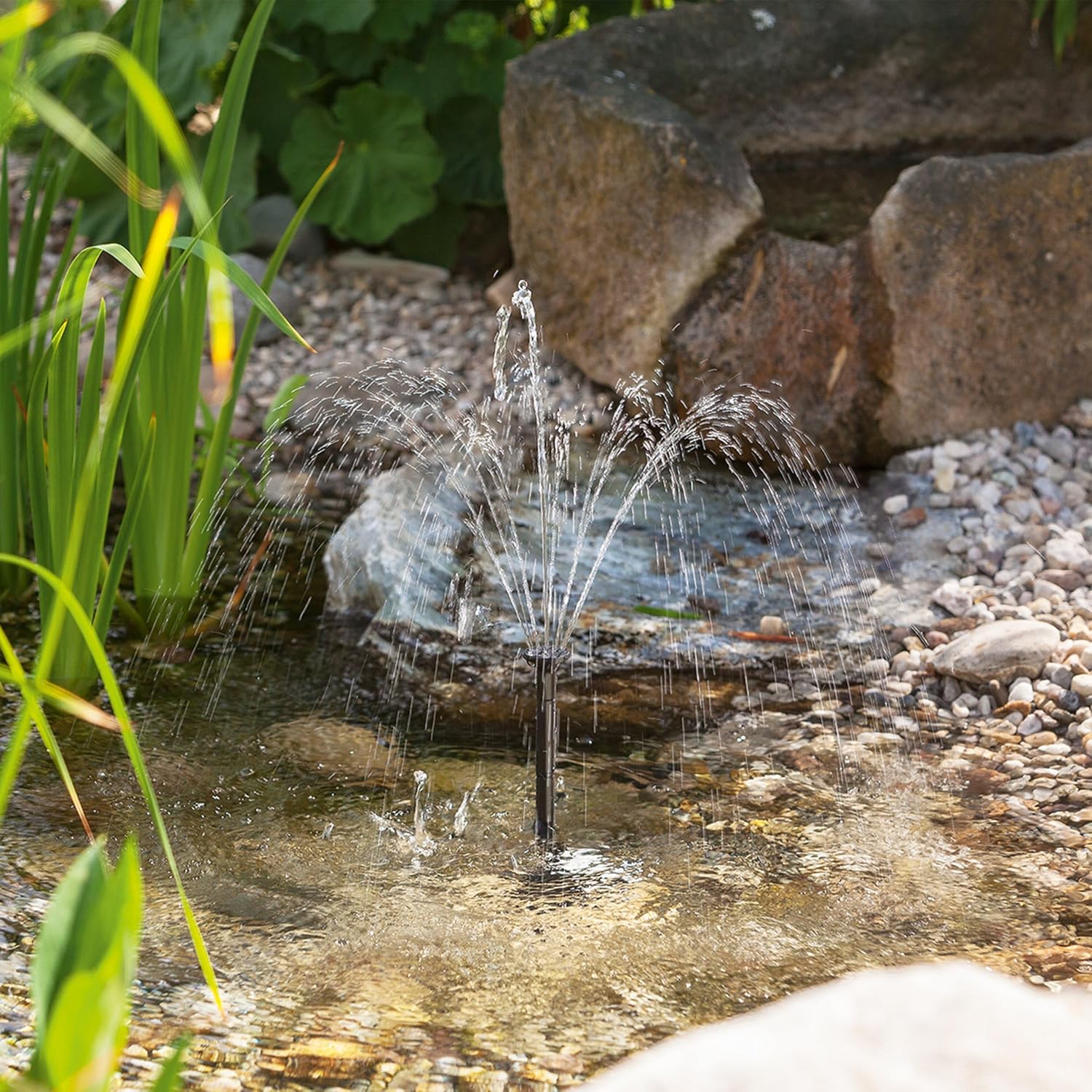 esotec Solar Teichpumpenset mit Akku 6/230 LiFePO4, Solar Teichpumpe 230 l/h 6,4 VDC, Wasserspiel Springbrunnen IP68 außen 101933 — Ansicht 4
