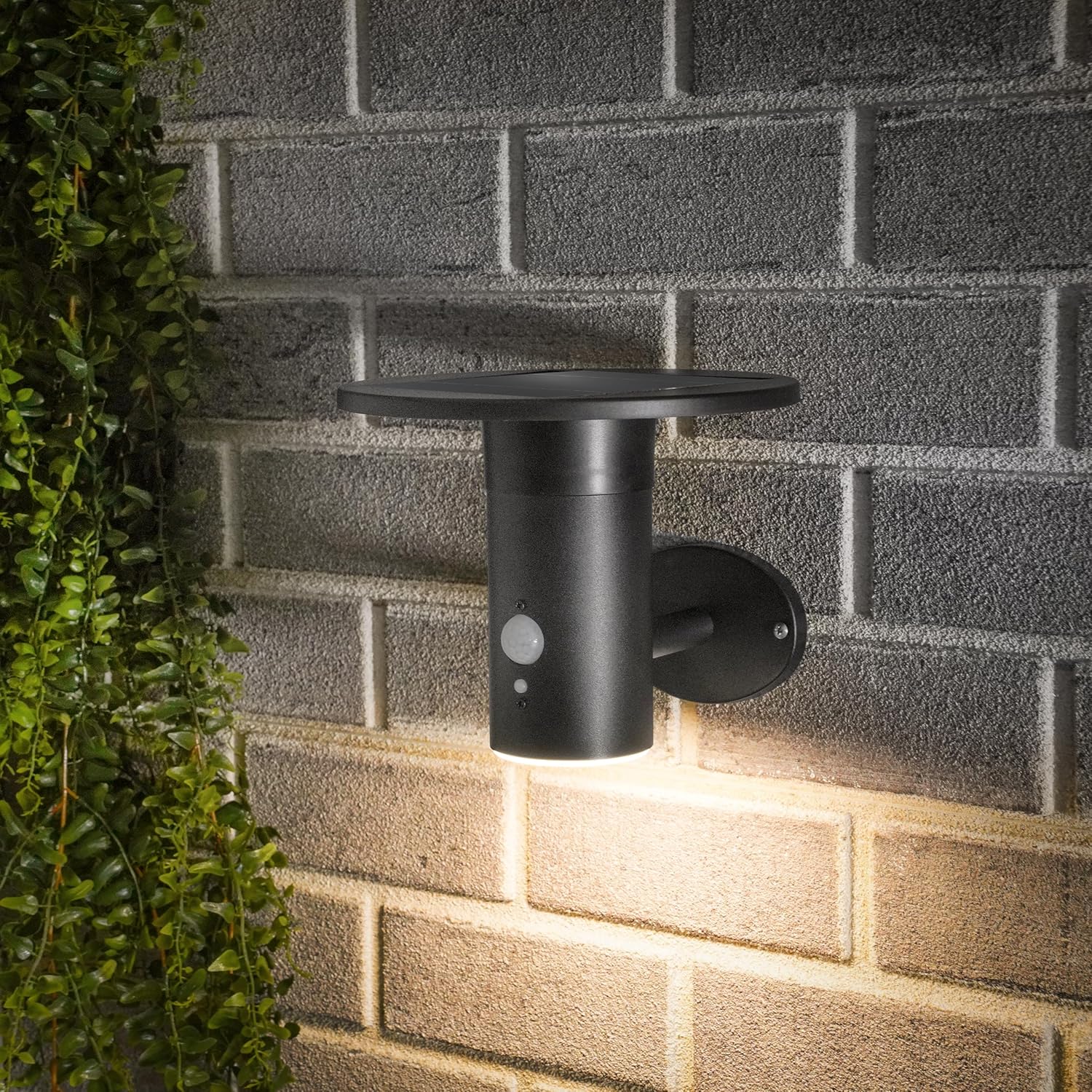 esotec Solar Wandleuchte mit Bewegungsmelder Bologna, Solarleuchte für Außen, 600 lm, 3000K, 3 Modi, LiFePO4 Akku, Außenleuchte 102750 — Ansicht 2