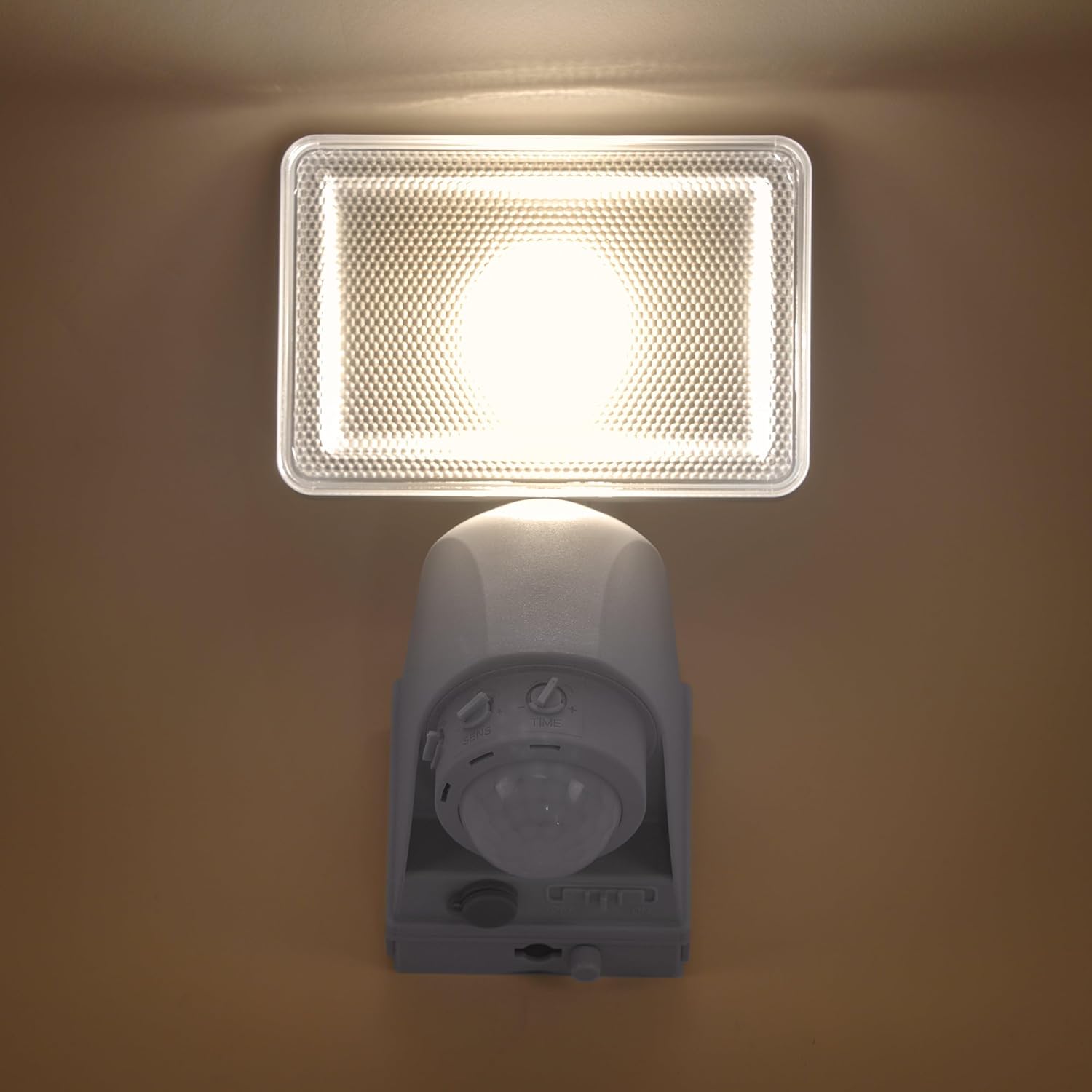 Esotec Solar Wandstrahler HighPower 500, PIR Bewegungsmelder, Akku, Lichtsystem, LED Flächenstrahler, Solarmodul, Solarstrahler, Wandleuchte, 2800K, Kunststoff, IP44, außen, wetterfest, 102510 — Ansicht 3