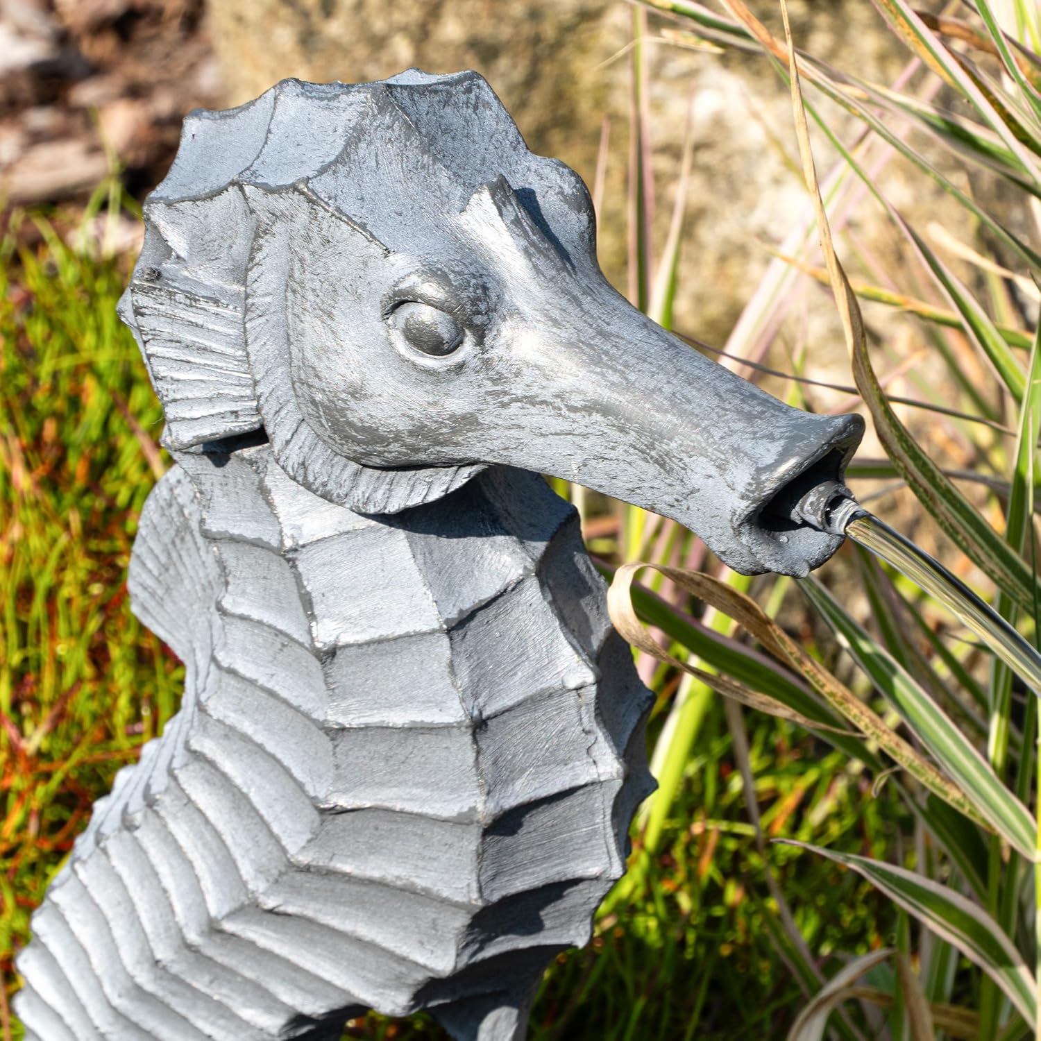 Esotec Solar Wasserspeier Komplettset, Seepferdchen Ida, Gartenteich Wasserspiel, Vogeltränke, Vogelbad, Gartenbrunnen mit Solarpumpe, H=30cm 101681 — Ansicht 2