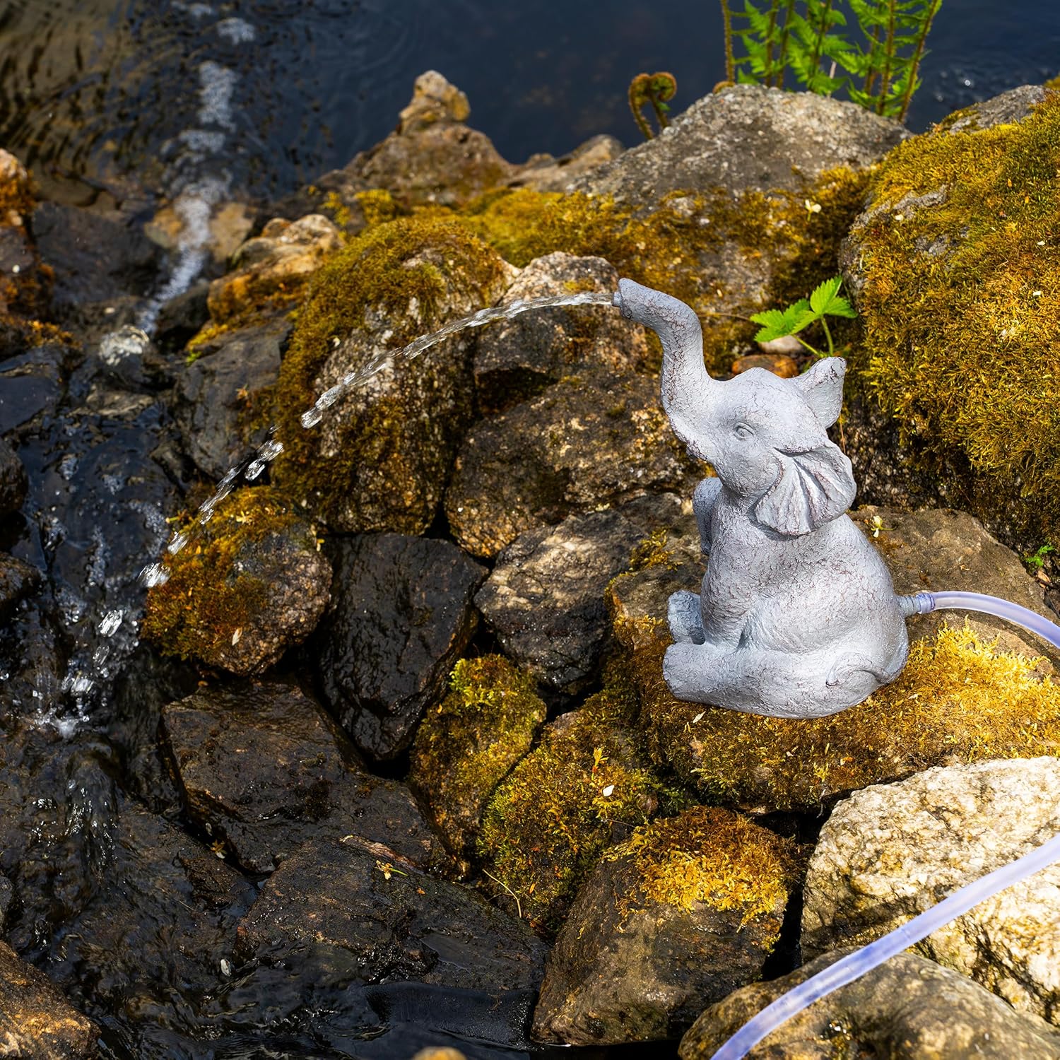 Esotec Solar Wasserspeier Set sitzender Elefant LUMI, H=17,5cm, Wasserspiel mit Teichpumpe 250l/h, Schlauch, Solarmodul, Solarbrunnen für draussen, Wasserspiel Garten-Teich 101675 — Ansicht 4